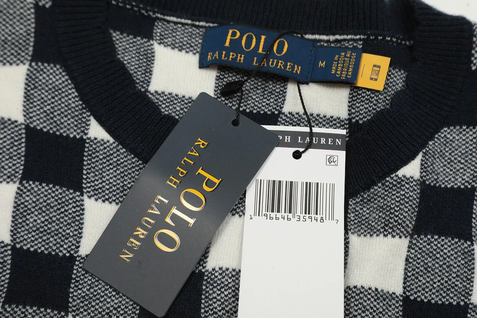 P190 Top quality" Style number: DS015# [Ralph Lauren plaid jacquard basic pony embroidered logo knitted cardigan long sleeves] ✅Ralph Lauren Ralph Lauren classic basic versatile plain plaid jacquard knitted cardigan long-sleeved small jacket ✅Main supplier of platform live broadcast wholesale entities ✅ZP quality 1:1 pattern making Scan the code to enter the GF website Counter quality ✅Detailed quality The only one in Guangzhou Imported quality cotton yarn Mainly high-end Needless to say, cost-effective and good quality. ✅Restore the original version. Loose, comfortable and stress-free. Simple is high-end. Classic is timeless. ✅The upper body is simple and easy to match. A must-have for goddess ootd. Good-looking clothes are never picky. A must-have in the goddess’ wardrobe. Size: S-L. Color: Navy blue. Light blue. Pink. Gray. Yellow. Red.